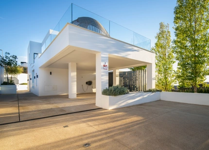 LUXURY VILLA IN NUEVA ANDALUCÍA WITH SPECTACULAR VIEWS
