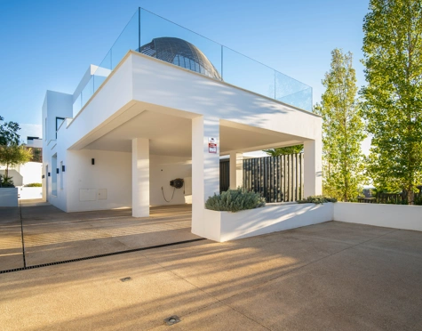 Villa for sale in Nueva Andalucia, Marbella