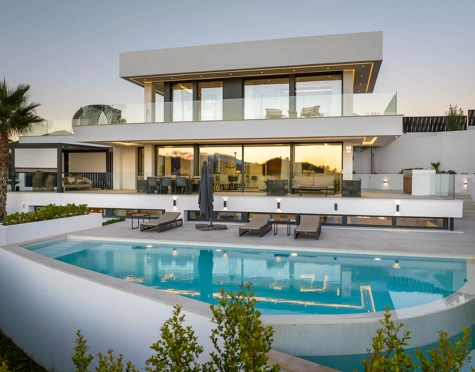 VILLA DE LUJO EN NUEVA ANDALUCÍA CON VISTAS ESPECTACULARES