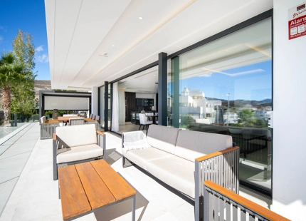 LUXURY VILLA IN NUEVA ANDALUCÍA WITH SPECTACULAR VIEWS