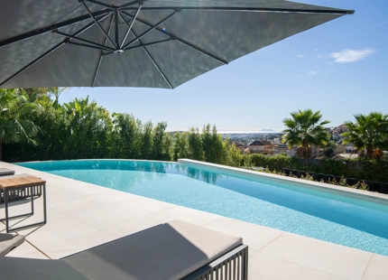 LUXURY VILLA IN NUEVA ANDALUCÍA WITH SPECTACULAR VIEWS