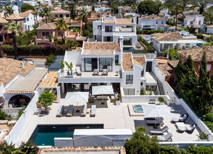 VILLA EXCEPCIONAL EN EL ROSARIO CON IMPRESIONANTES VISTAS AL MAR