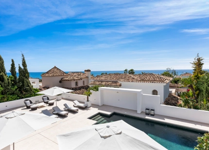 VILLA EXCEPCIONAL EN EL ROSARIO CON IMPRESIONANTES VISTAS AL MAR