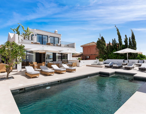 VILLA EXCEPCIONAL EN EL ROSARIO CON IMPRESIONANTES VISTAS AL MAR