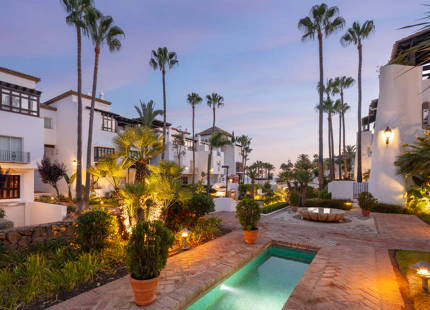 ELEGANTE APARTAMENTO MODERNO CON VISTAS AL MAR EN PUENTE ROMANO