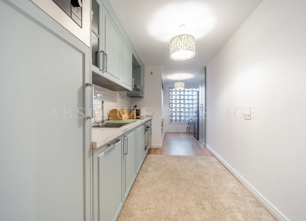 APARTAMENTO EN PLANTA BAJA JUNTO A LA PLAYA DE PUERTO BANÚS