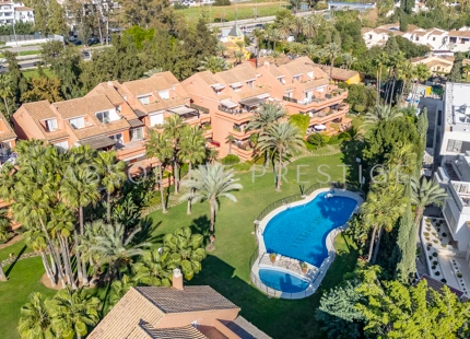 APARTAMENTO EN PLANTA BAJA JUNTO A LA PLAYA DE PUERTO BANÚS