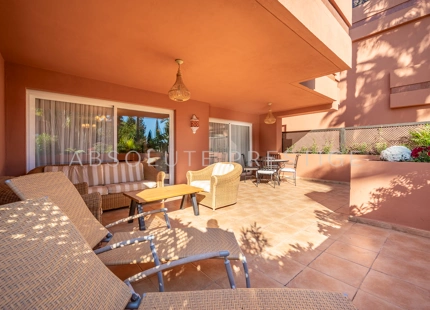 APARTAMENTO EN PLANTA BAJA JUNTO A LA PLAYA DE PUERTO BANÚS