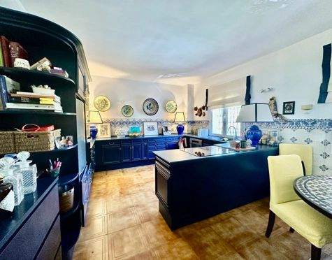 Mansion for sale in Fuente del Espanto, Benahavis