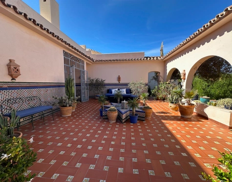 Mansion for sale in Fuente del Espanto, Benahavis