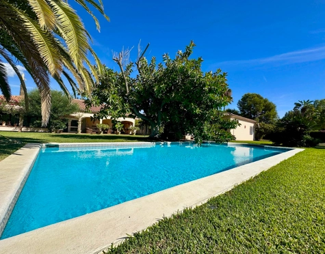 Mansion for sale in Fuente del Espanto, Benahavis