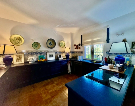 Mansion for sale in Fuente del Espanto, Benahavis