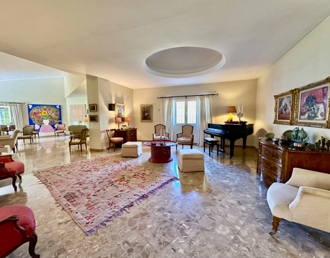 Mansion for sale in Fuente del Espanto, Benahavis