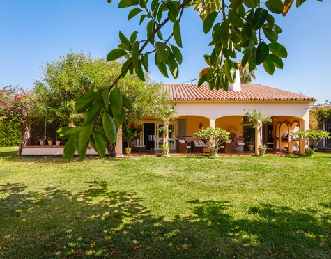 Mansion for sale in Fuente del Espanto, Benahavis