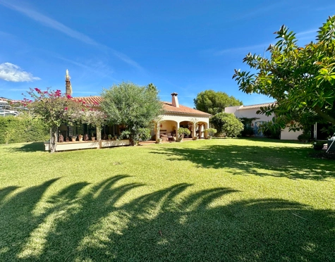 Mansion for sale in Fuente del Espanto, Benahavis