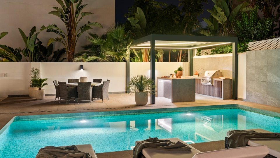 Villa en venta en Nueva Andalucia, Marbella