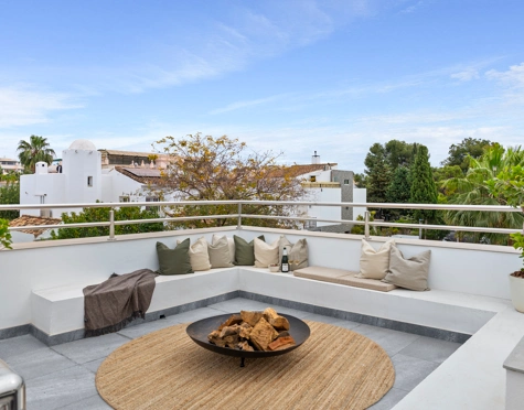 Villa for sale in Nueva Andalucia, Marbella