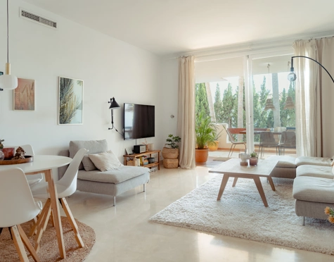 APARTAMENTO ELEGANTE EN UNA URBANIZACIÓN CERRADA EN NUEVA ANDALUCÍA