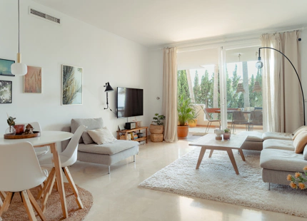 APARTAMENTO ELEGANTE EN UNA URBANIZACIÓN CERRADA EN NUEVA ANDALUCÍA
