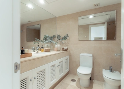 APARTAMENTO ELEGANTE EN UNA URBANIZACIÓN CERRADA EN NUEVA ANDALUCÍA