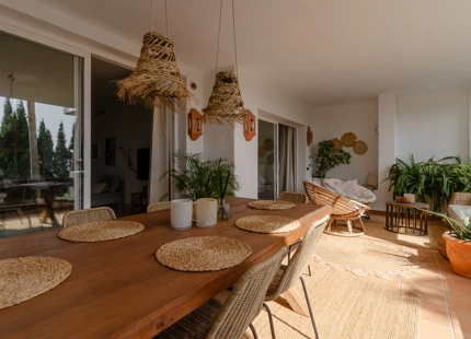 APARTAMENTO ELEGANTE EN UNA URBANIZACIÓN CERRADA EN NUEVA ANDALUCÍA