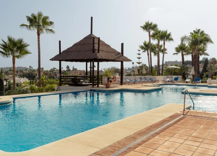 APARTAMENTO ELEGANTE EN UNA URBANIZACIÓN CERRADA EN NUEVA ANDALUCÍA