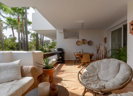 APARTAMENTO ELEGANTE EN UNA URBANIZACIÓN CERRADA EN NUEVA ANDALUCÍA