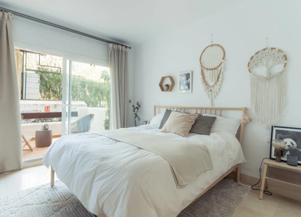 APARTAMENTO ELEGANTE EN UNA URBANIZACIÓN CERRADA EN NUEVA ANDALUCÍA