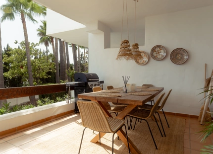 APARTAMENTO ELEGANTE EN UNA URBANIZACIÓN CERRADA EN NUEVA ANDALUCÍA