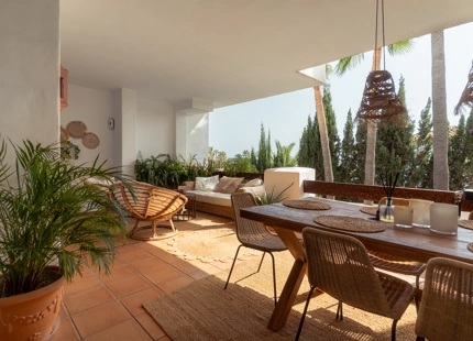 APARTAMENTO ELEGANTE EN UNA URBANIZACIÓN CERRADA EN NUEVA ANDALUCÍA