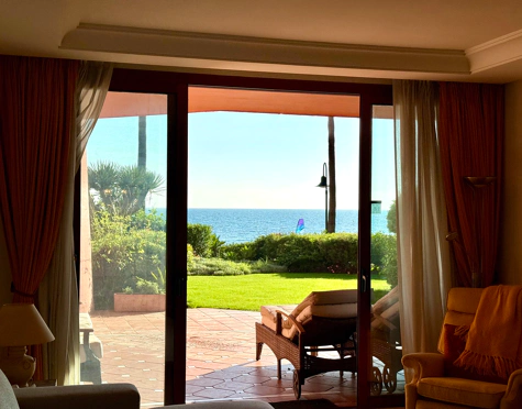 Apartamento Planta Baja en venta en Menara Beach, Estepona East