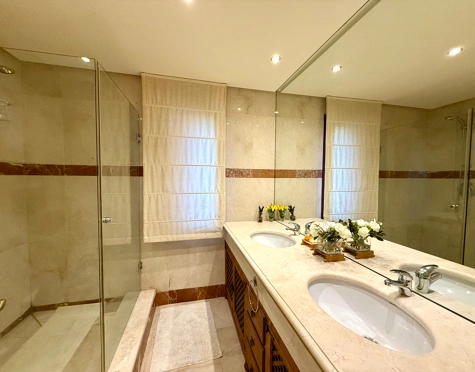 Ground Floor Apartment for sale in Menara Beach, Estepona East