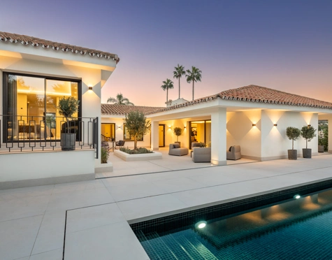 Villa en venta en Las Brisas, Nueva Andalucia