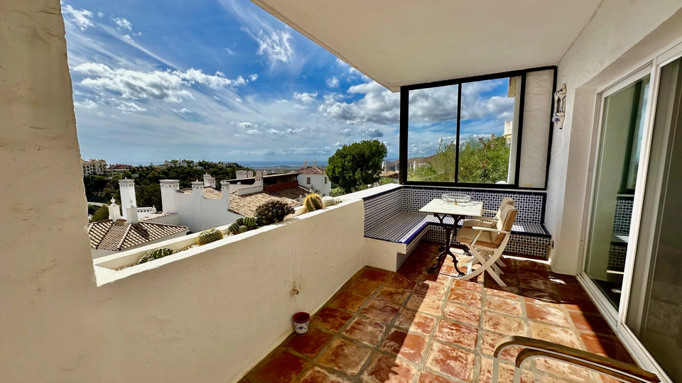Apartment for long term rent in Las Colinas de la Heredia, Benahavis