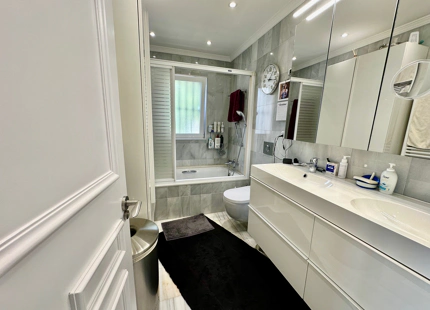 Apartment for sale in Las Colinas de la Heredia, Benahavis