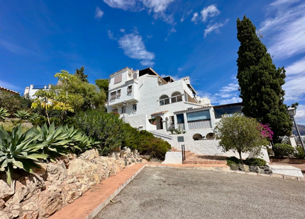 Apartment for sale in Las Colinas de la Heredia, Benahavis