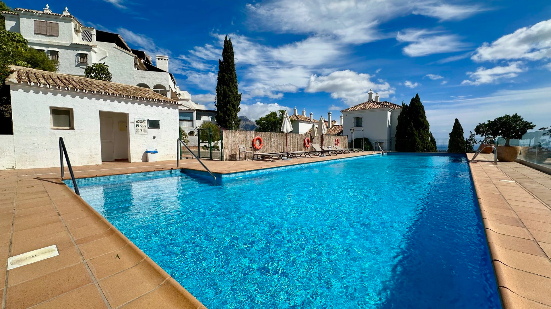 Apartment for long term rent in Las Colinas de la Heredia, Benahavis