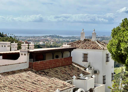 Apartment for sale in Las Colinas de la Heredia, Benahavis