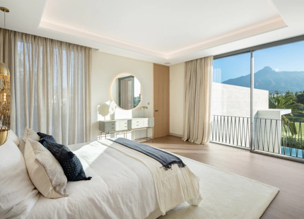 STUNNING FRONTLINE GOLF VILLA WITH BREATHTAKING VIEWS