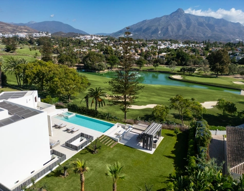 Villa en venta en Las Brisas, Nueva Andalucia