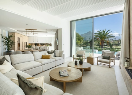 STUNNING FRONTLINE GOLF VILLA WITH BREATHTAKING VIEWS