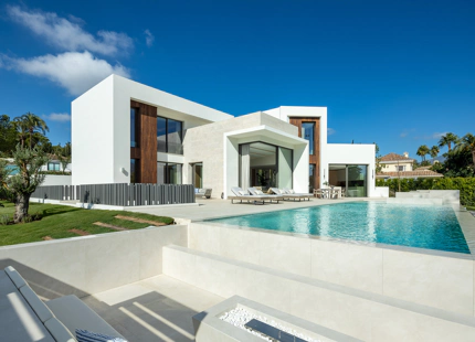 STUNNING FRONTLINE GOLF VILLA WITH BREATHTAKING VIEWS