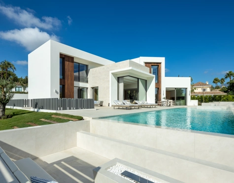 Villa en venta en Las Brisas, Nueva Andalucia
