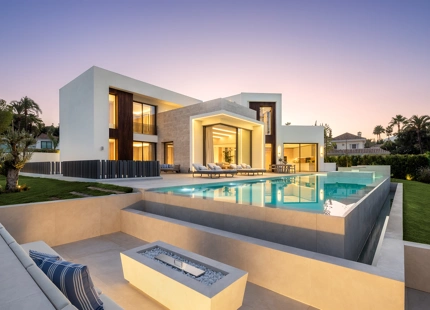 STUNNING FRONTLINE GOLF VILLA WITH BREATHTAKING VIEWS