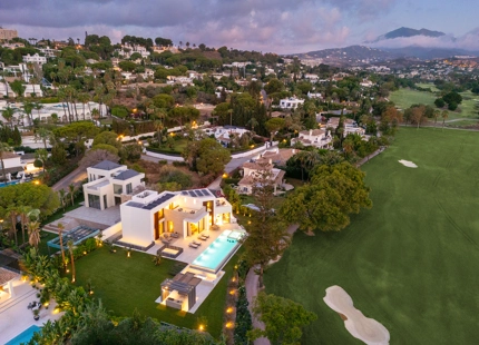 STUNNING FRONTLINE GOLF VILLA WITH BREATHTAKING VIEWS