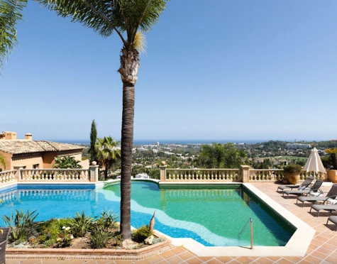 Penthouse for sale in Les Belvederes, Nueva Andalucia