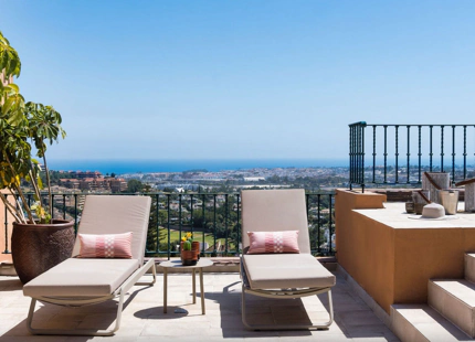DÚPLEX MODERNO EN ENCANTADORA RESIDENCIA EN VENTA EN NUEVA ANDALUCÍA