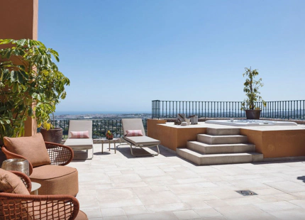 DÚPLEX MODERNO EN ENCANTADORA RESIDENCIA EN VENTA EN NUEVA ANDALUCÍA