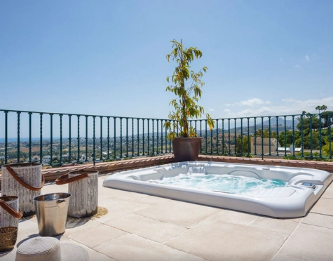 Penthouse for sale in Les Belvederes, Nueva Andalucia