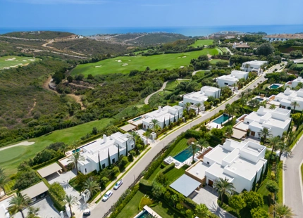 RESIDENCIA DE LUJO EN EL RESORT FINCA CORTESIN: UNA JOYA DE LA ARQUITECTURA MODERNA
